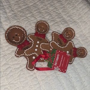Gingerbread measuring cups